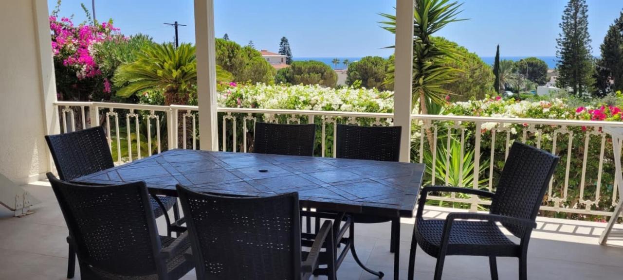 Villa Neyla Four Bedroom Coral Bay Beach Front Exteriör bild